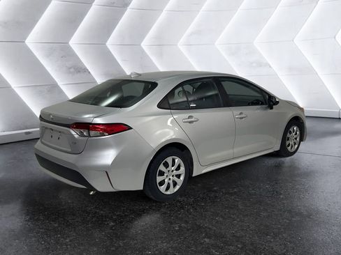 Used 2022 Toyota Corolla LE image 4