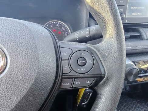 Used 2022 Toyota RAV4 LE image 11