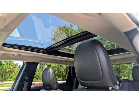 Used 2018 Jeep Cherokee Trailhawk w/ Comfort/Convenience Group image 17