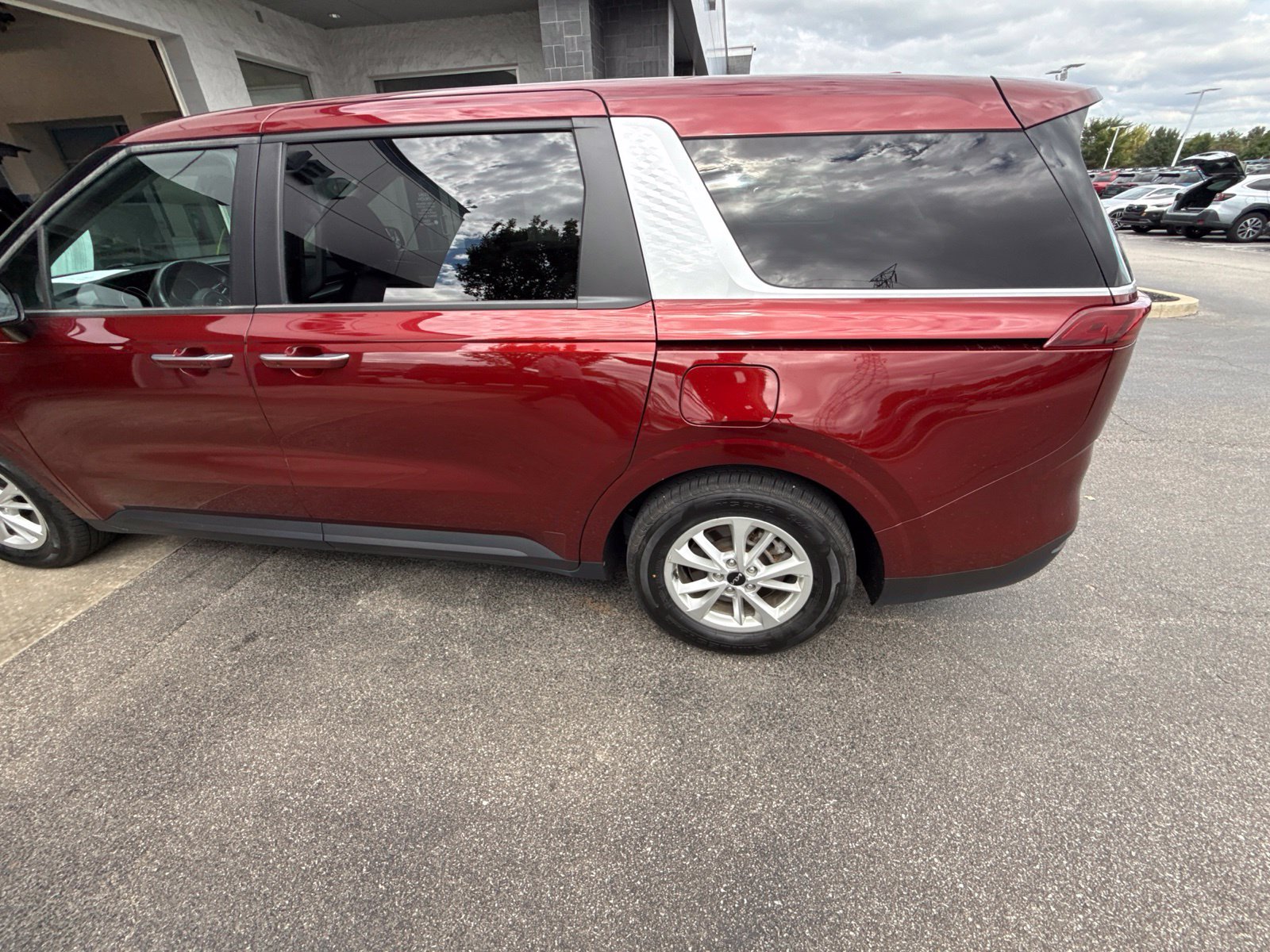 Used 2024 Kia Carnival LX FWD image 10