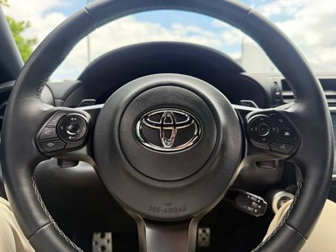 Used 2025 Toyota GR86 Premium w/ ALL Weather Mat Package (TMS) RWD image 15