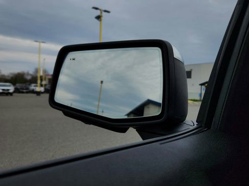 Used 2025 Chevrolet Silverado 1500 High Country image 24