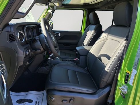 New 2025 Jeep Gladiator High Tide image 24