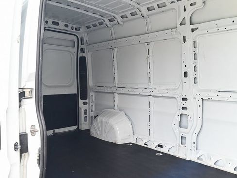 Used 2024 RAM ProMaster 2500 w/ Convenience Group FWD image 12
