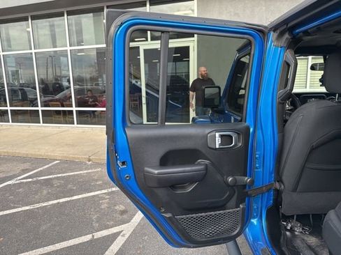 Used 2021 Jeep Gladiator Sport image 21