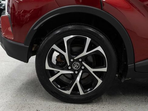Used 2019 Toyota C-HR Limited FWD image 32