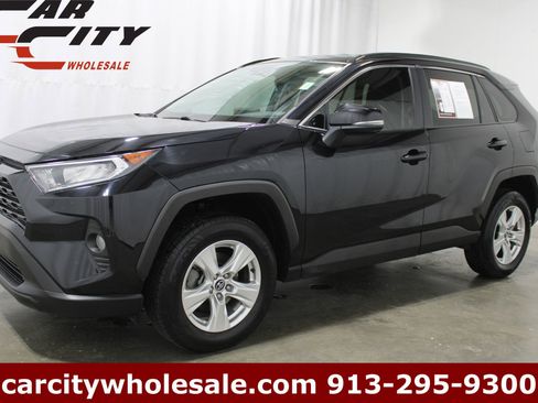 Used 2021 Toyota RAV4 XLE FWD image 1