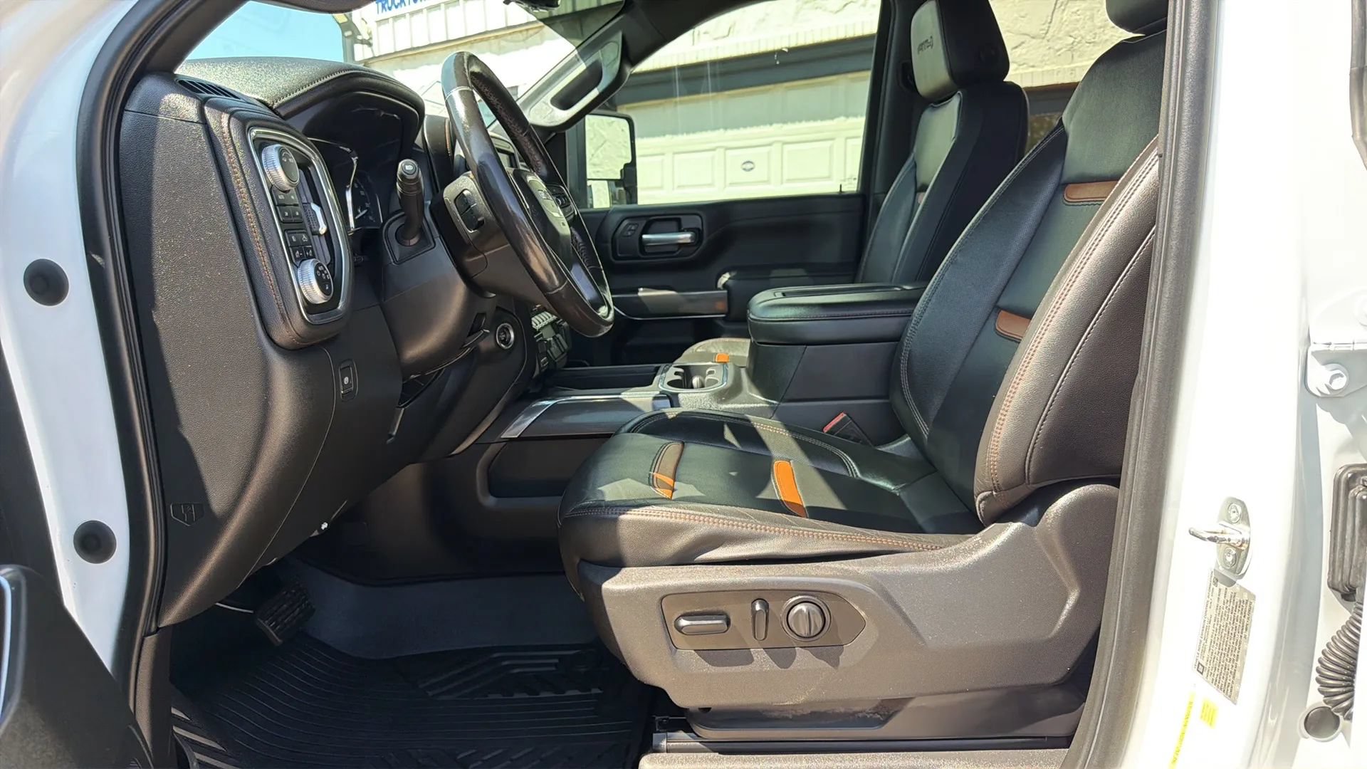 Used 2020 GMC Sierra 2500 AT4 w/ Technology Package AWD/4WD image 8