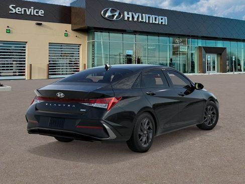 Certified 2025 Hyundai Elantra Hybrid FWD image 4