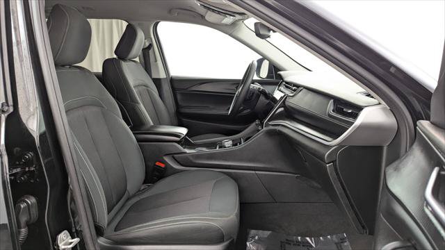 Used 2024 Jeep Grand Cherokee Laredo RWD image 23