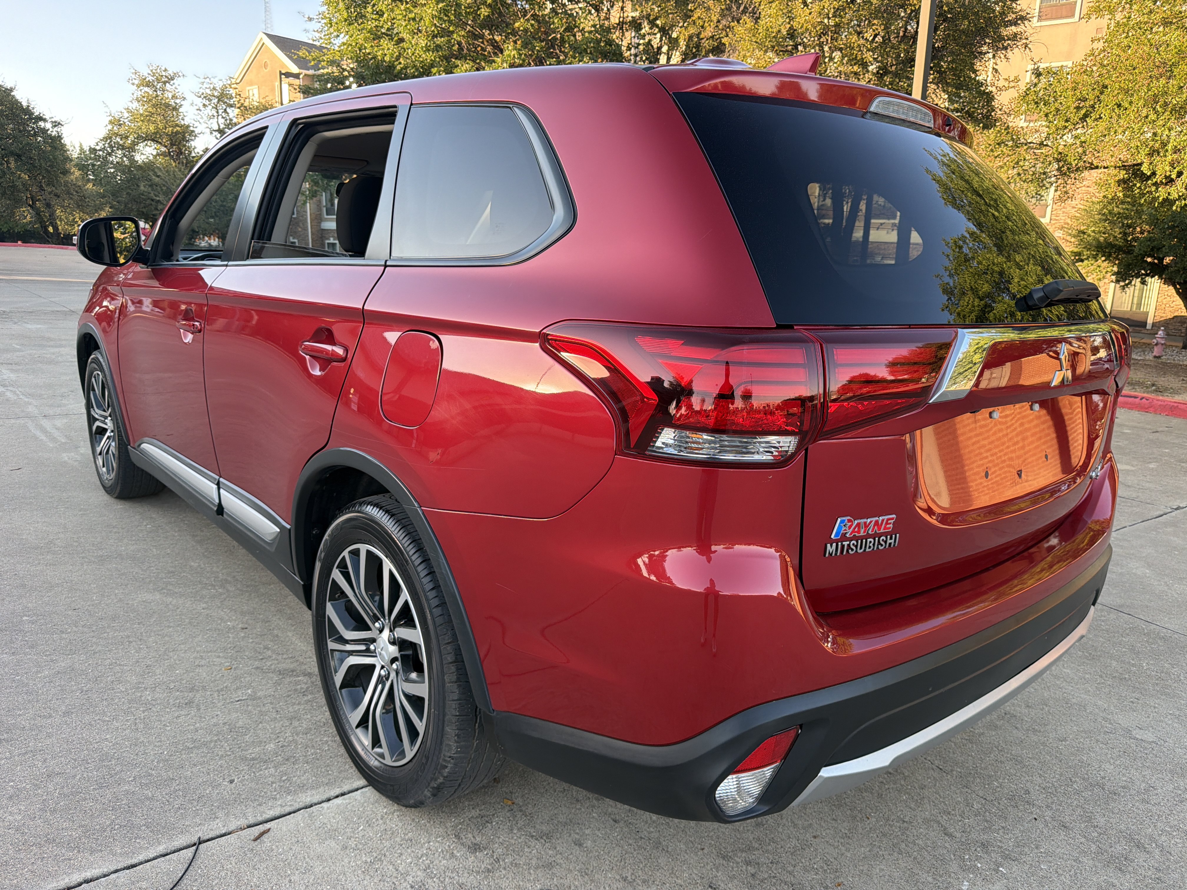 Used 2018 Mitsubishi Outlander SE FWD image 5