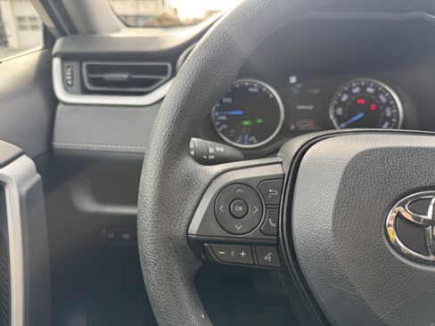 Used 2021 Toyota RAV4 XLE image 22