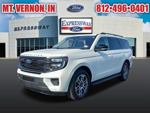 Used 2025 Ford Expedition Active AWD/4WD image 3
