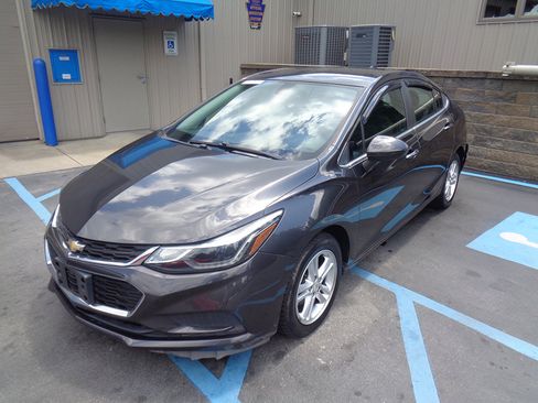 Used 2017 Chevrolet Cruze LT w/ Convenience Package image 2