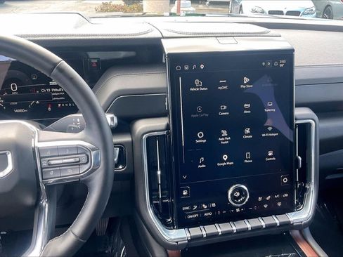 Used 2025 GMC Yukon XL Denali AWD/4WD image 6