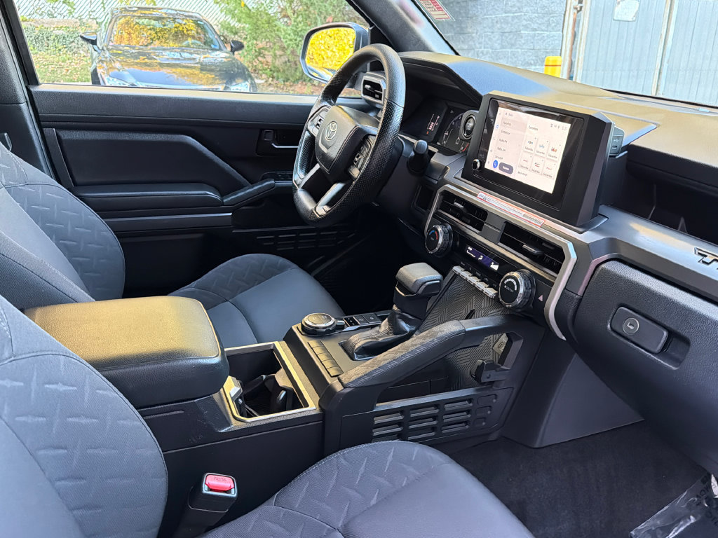 Used 2025 Toyota Tacoma SR5 AWD/4WD image 11