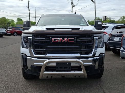 Used 2024 GMC Sierra 2500 Pro AWD/4WD image 2
