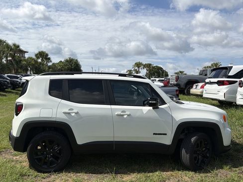 Used 2023 Jeep Renegade Altitude AWD/4WD image 5