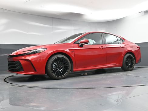 Certified 2025 Toyota Camry LE image 23