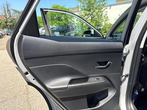 Used 2025 Hyundai Kona SE AWD/4WD image 30