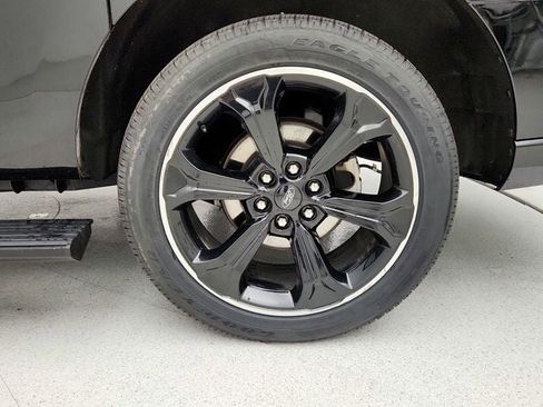Used 2022 Ford Expedition Max Limited image 9