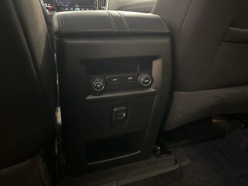 Used 2023 Chevrolet Traverse LT FWD image 33