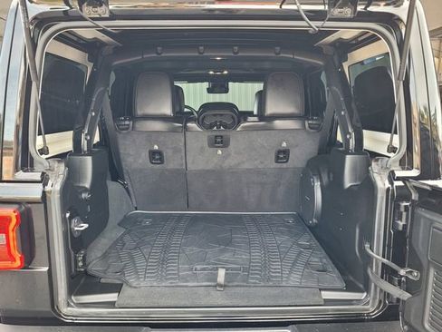 Used 2022 Jeep Wrangler Unlimited Rubicon w/ Trailer Tow Package image 26