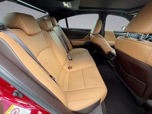 Used 2019 Lexus ES 350 Ultra Luxury w/ Accessory Package 2 FWD image 17