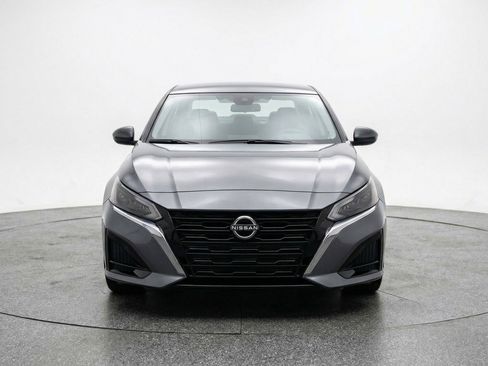 Used 2025 Nissan Altima 2.5 SV image 2