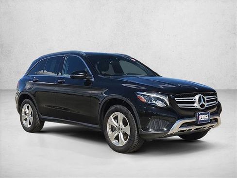 Used 2017 Mercedes-Benz GLC 300 4MATIC image 3