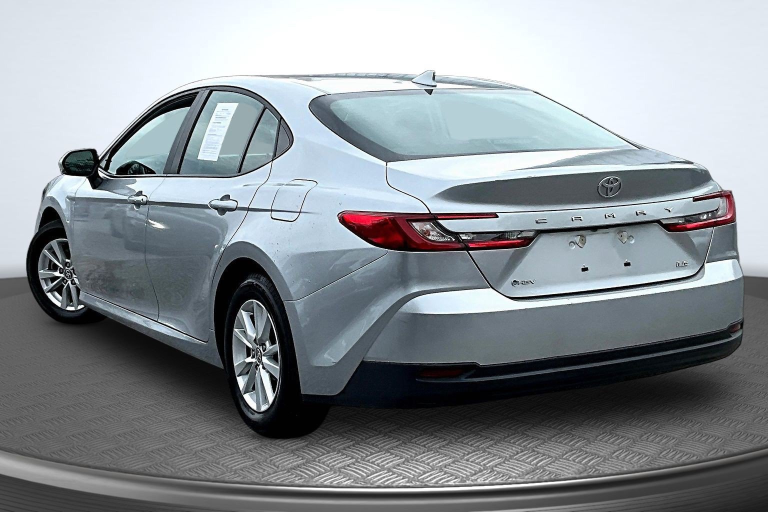 Used 2025 Toyota Camry LE FWD image 3