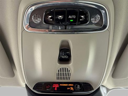 Used 2019 Volvo S60 T8 Inscription image 28