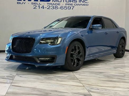 Used 2022 Chrysler 300 Touring L w/ Safetytec Plus Group image 2