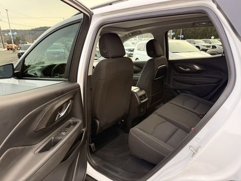 Used 2022 GMC Terrain SLE w/ Driver Convenience Package image 17