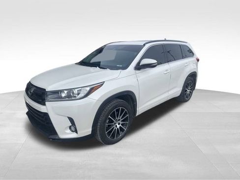 Used 2018 Toyota Highlander SE image 3