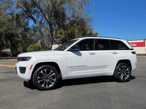 Used 2023 Jeep Grand Cherokee Overland w/ Luxury Tech Group IV image 5