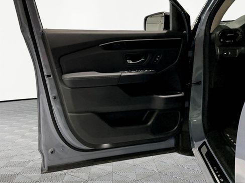 Certified 2025 Honda Pilot Touring image 20