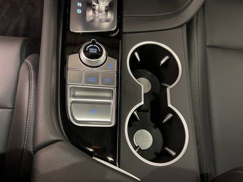 Used 2025 Genesis G70 2.5T image 15