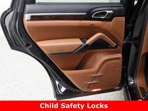 Used 2016 Porsche Cayenne image 28