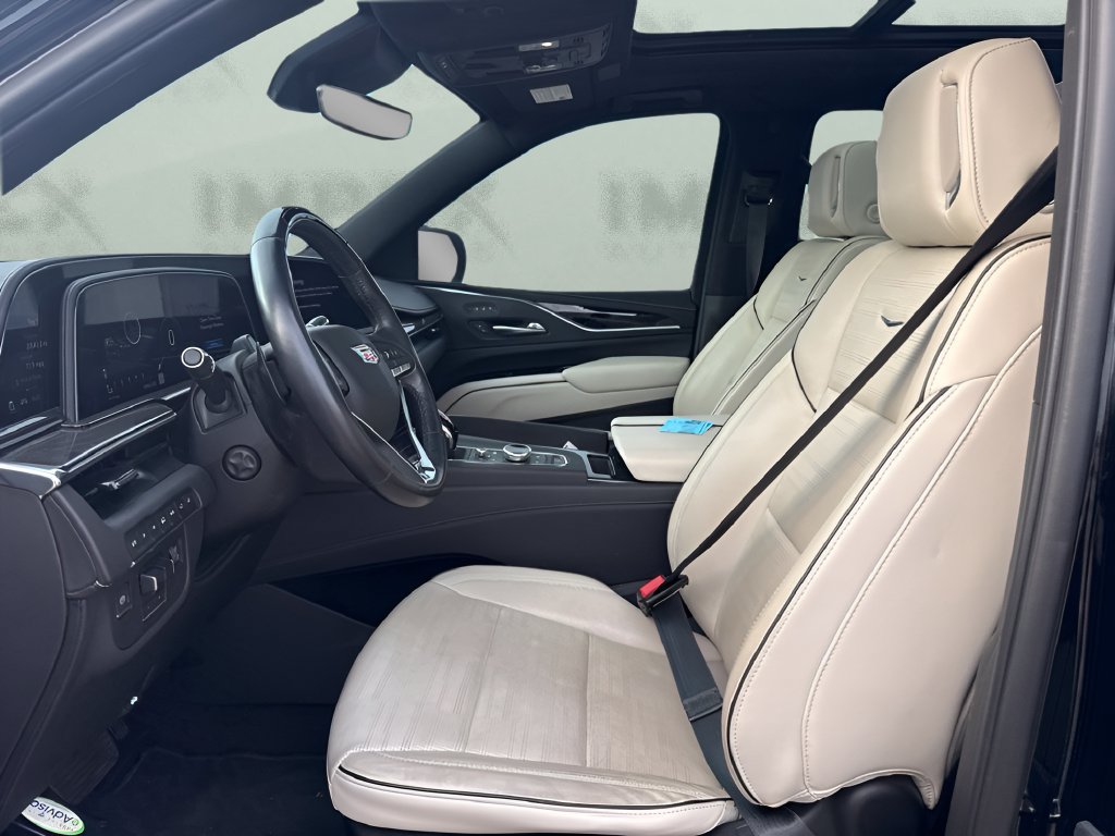 Used 2023 Cadillac Escalade ESV Sport w/ LPO, ONYX Package AWD/4WD image 9