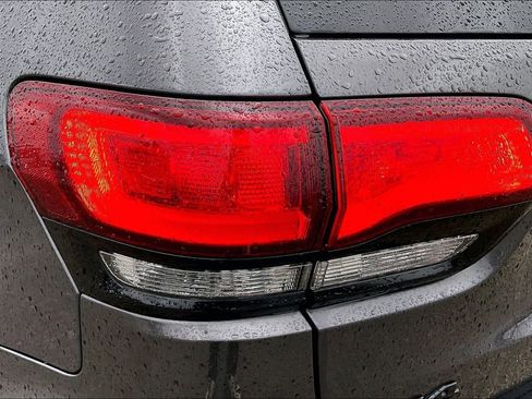 Used 2018 Jeep Grand Cherokee Altitude image 20