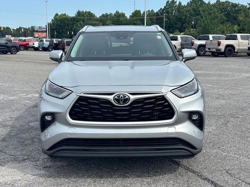 Used 2024 Toyota Highlander XLE FWD image 22
