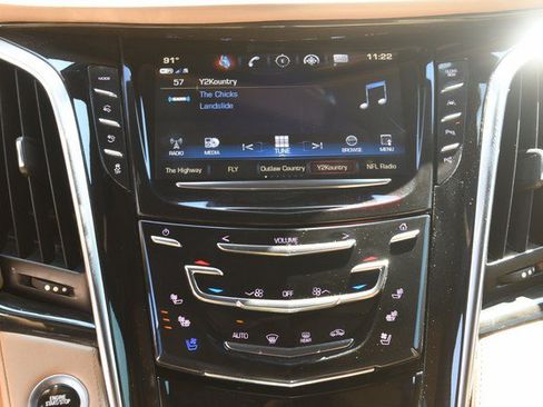 Used 2018 Cadillac Escalade Platinum AWD/4WD image 21