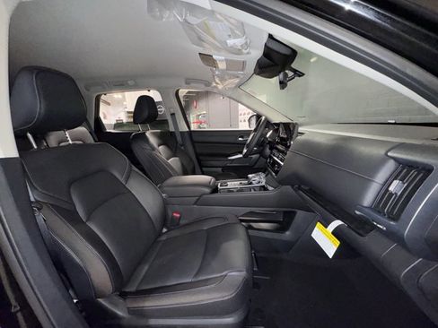New 2025 Nissan Pathfinder SL image 7