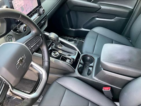 Used 2025 Chevrolet Colorado Trail Boss AWD/4WD image 17