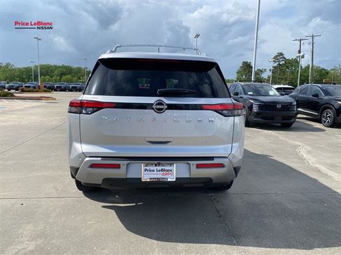 Used 2024 Nissan Pathfinder SL w/ SL Premium Package FWD image 11