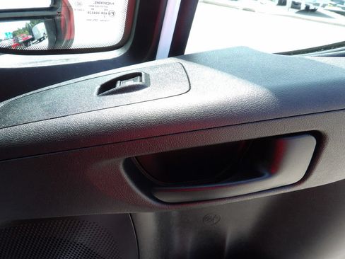 Used 2025 RAM ProMaster 2500 w/ U-Haul Equipment Group FWD image 31