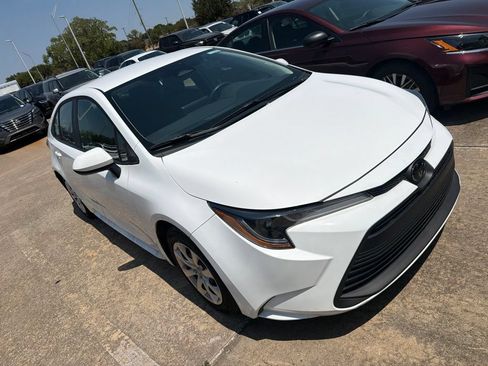 Used 2026 Toyota Corolla LE FWD image 6