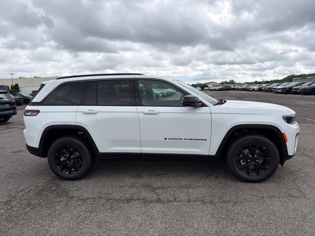 New 2026 Jeep Grand Cherokee Altitude AWD/4WD image 2