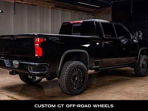 Used 2025 Chevrolet Silverado 2500 LTZ w/ LTZ Plus Package image 9